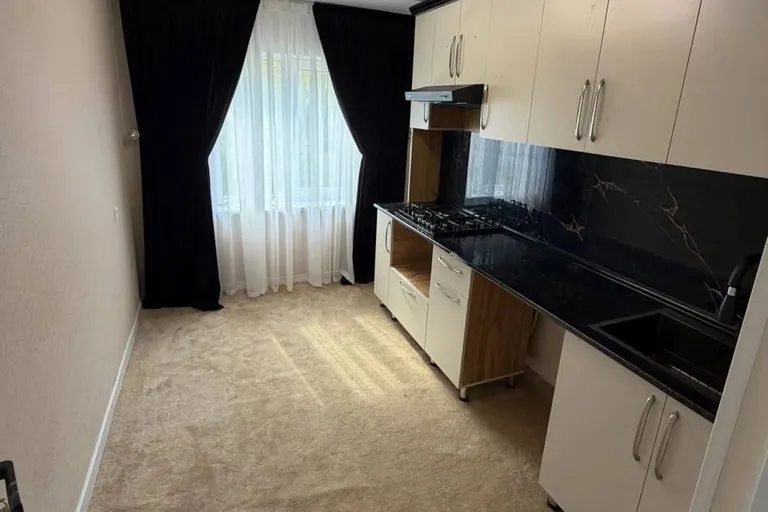 В продаже 1-комн. квартира, 60 м²