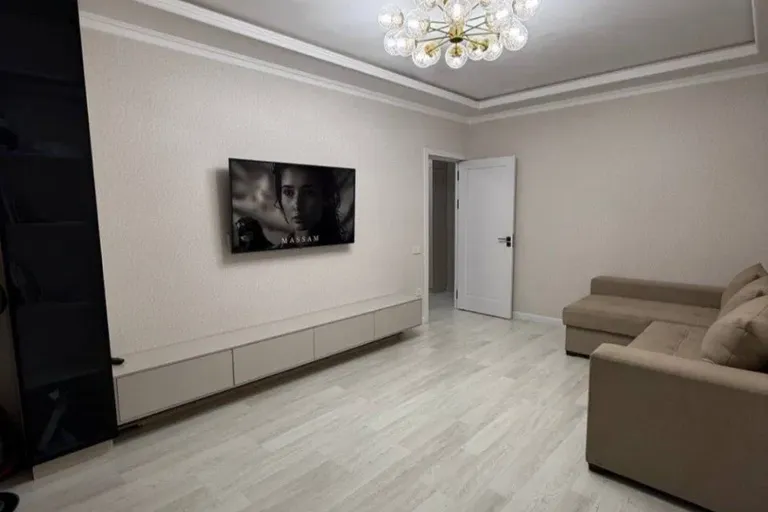 Сотувда 3 хонали квартира, 75 м²