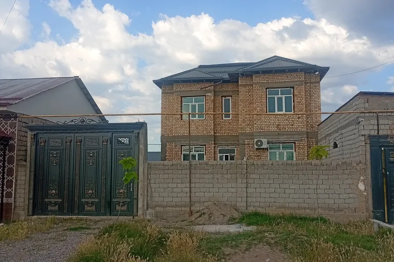 Сотувда уй, 200 м², 2 қаватли, 3 сот.