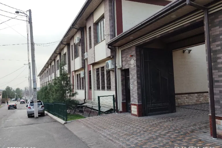 В продаже дом, 150 м², 3 этажа, 1,5 сот.