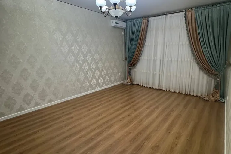 Сотувда 4 хонали квартира, 111 м²