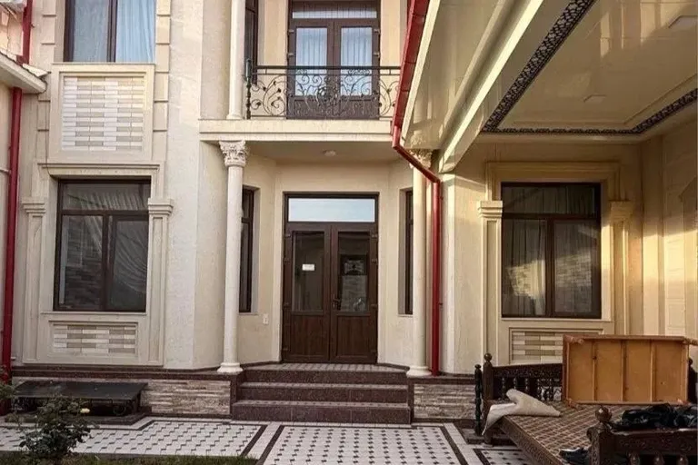 В продаже дом, 200 м², 3 этажа, 2 сот.