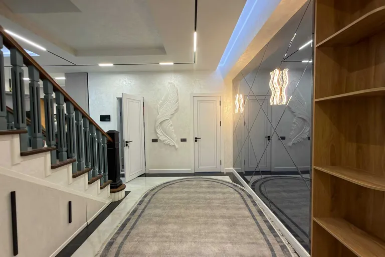 В продаже 6+-комн. квартира, 216.12 м²