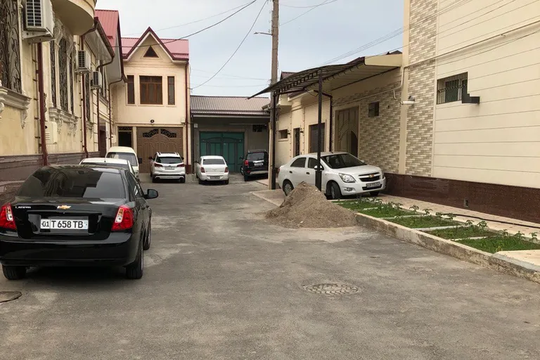 В продаже дом, 375 м², 1 этаж, 6 сот.