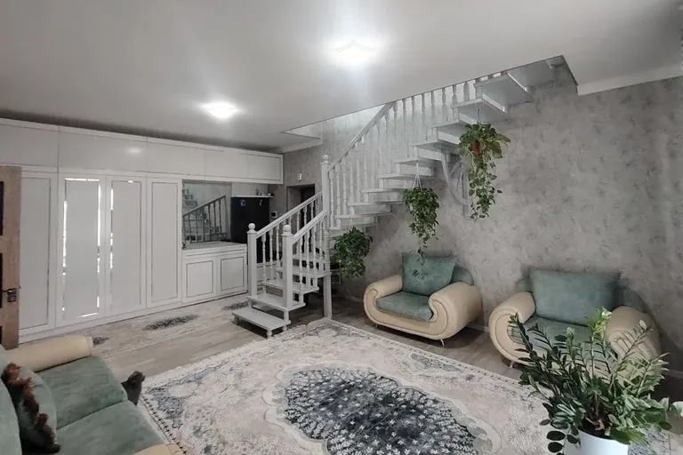 Сотувда 3 хонали квартира, 240 м²