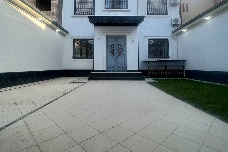 Сотувда уй, 200 м², 2 қаватли, 3 сот.