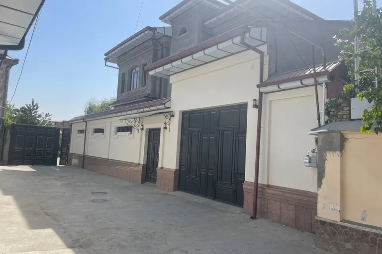 В продаже дом, 1000 м², 3 этажа, 8 сот.