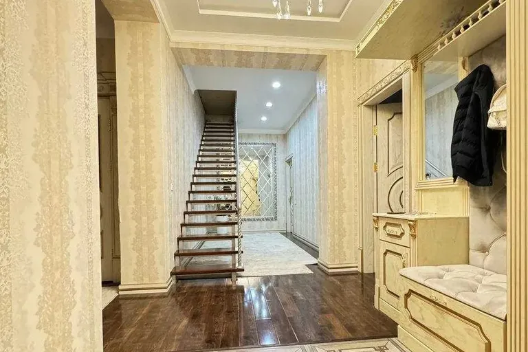 В продаже 4-комн. квартира, 250 м²