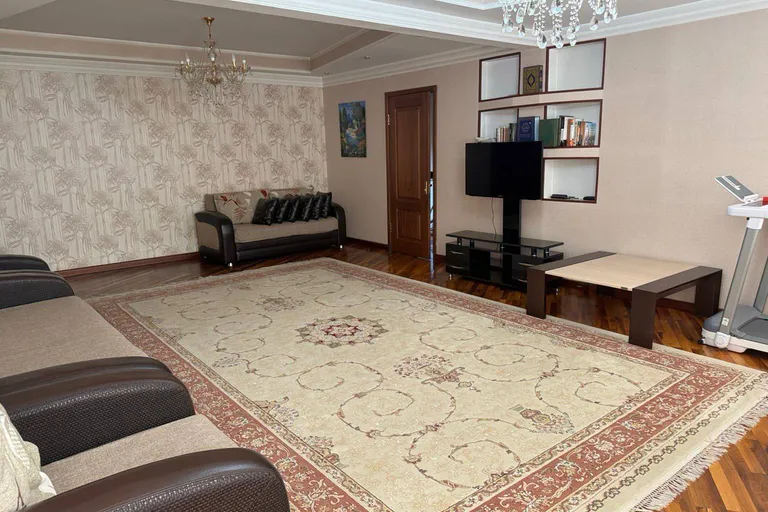 В продаже 5-комн. квартира, 155 м²
