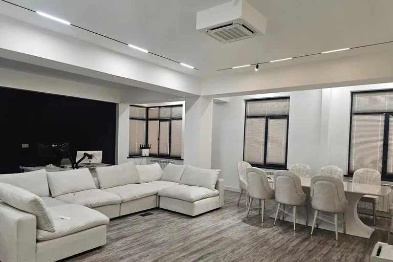 В продаже 4-комн. квартира, 193.5 м²