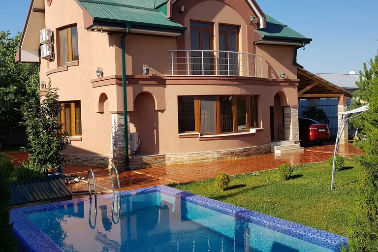 В продаже дом, 200 м², 2 этажа, 7,2 сот.