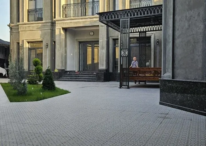 В продаже дом, 550 м², 3 этажа, 5,5 сот.
