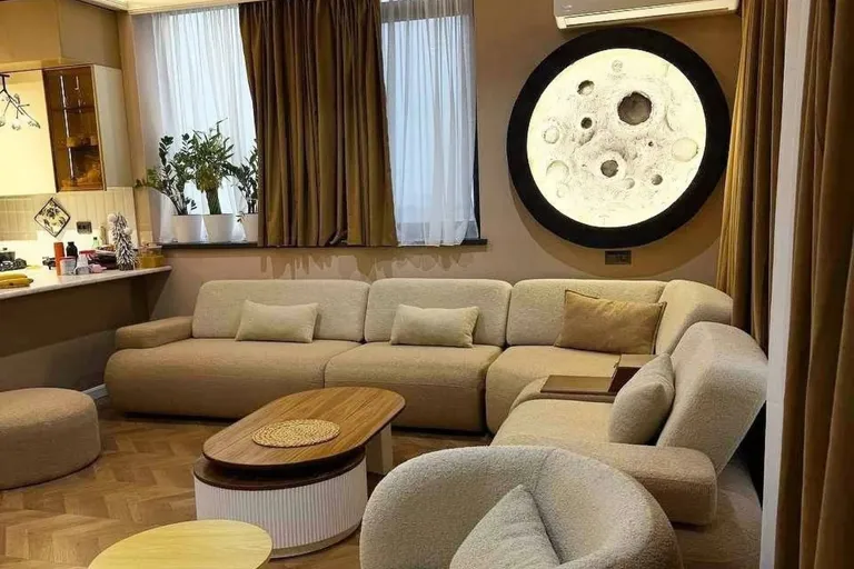 В продаже 5-комн. квартира, 180 м²