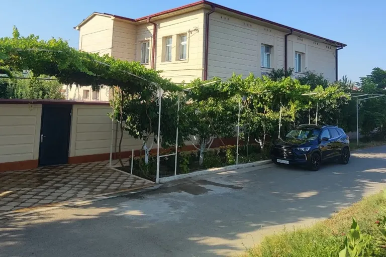 В продаже дом, 200 м², 2 этажа, 6 сот.