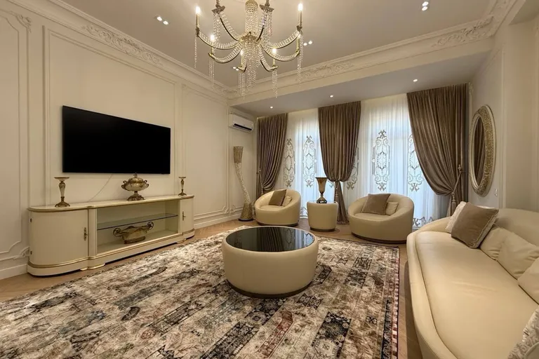 В продаже 6+-комн. квартира, 217 м²