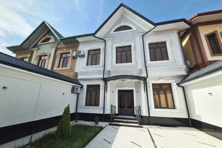 В продаже дом, 360 м², 3 этажа, 2,5 сот.