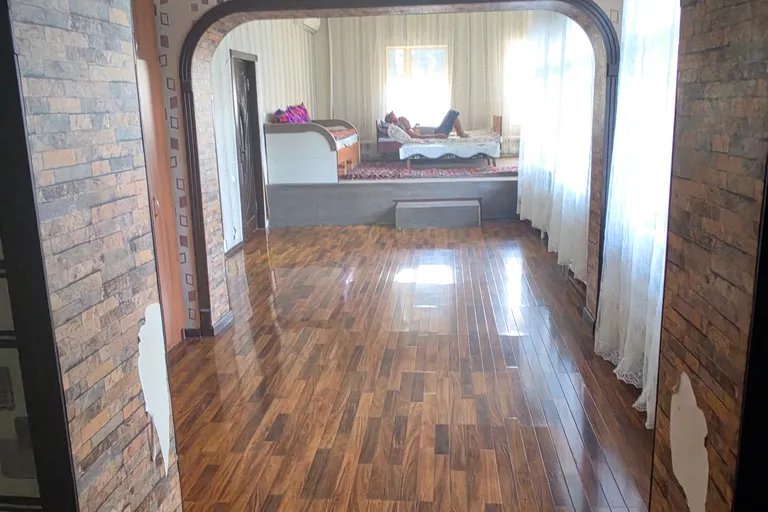 В продаже дом, 200 м², 1 этаж, 4 сот.
