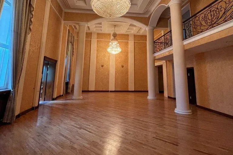 В продаже дом, 880 м², 2 этажа, 8,8 сот.