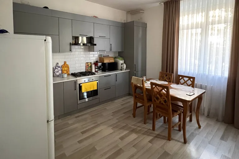 Сотувда 4 хонали квартира, 110 м²