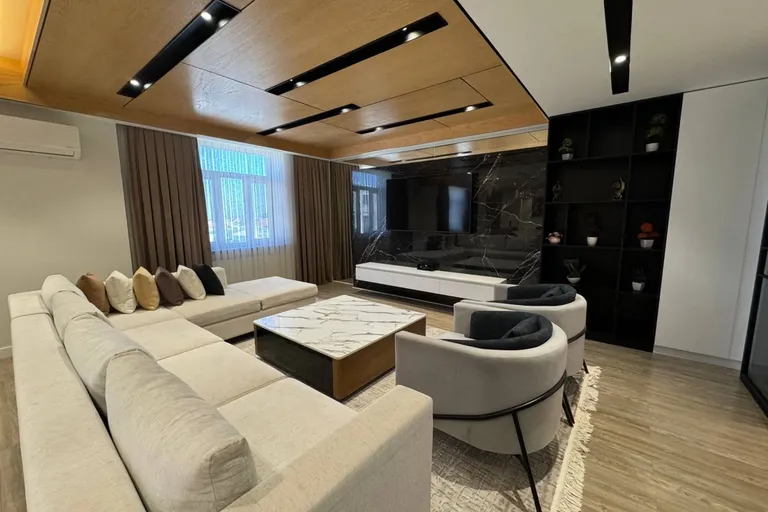 Сотувда 5 хонали квартира, 320 м²