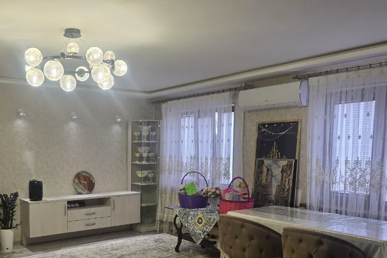 Сотувда 3 хонали квартира, 94 м²
