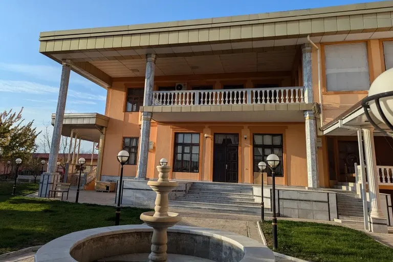 Сотувда уй, 574.77 м², 2 қаватли, 14 сот.
