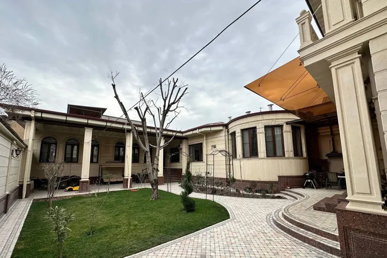 В продаже дом, 750 м², 2 этажа, 6,5 сот.