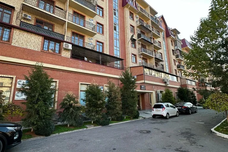 В продаже 4-комн. квартира, 135 м²