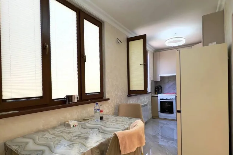 Сотувда 3 хонали квартира, 70 м²