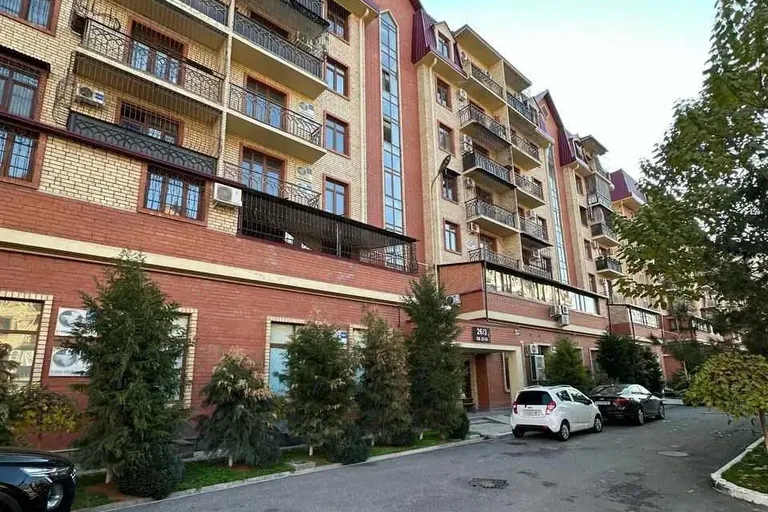 В продаже 4-комн. квартира, 135 м²