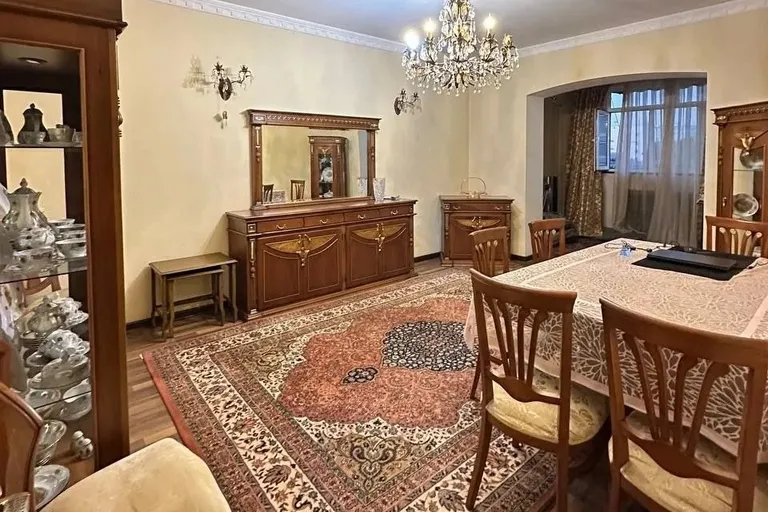 В продаже 5-комн. квартира, 116 м²