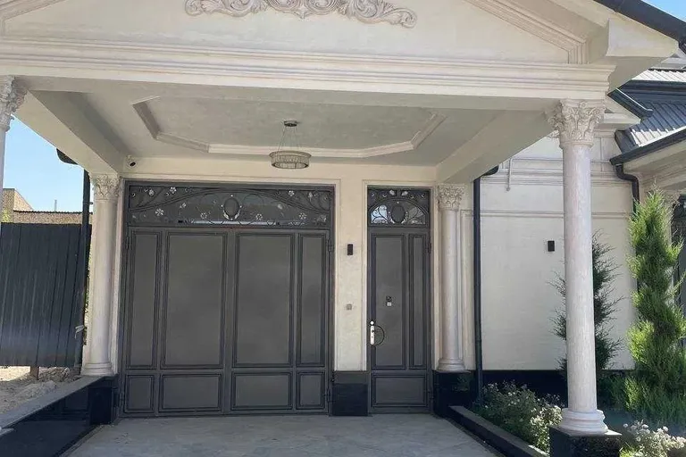 В продаже дом, 250 м², 3 этажа, 2 сот.