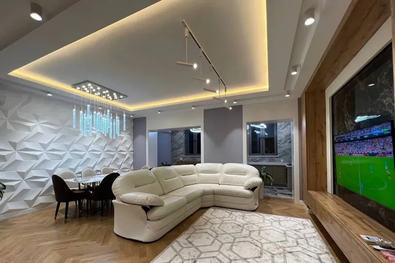 В продаже 4-комн. квартира, 140 м²