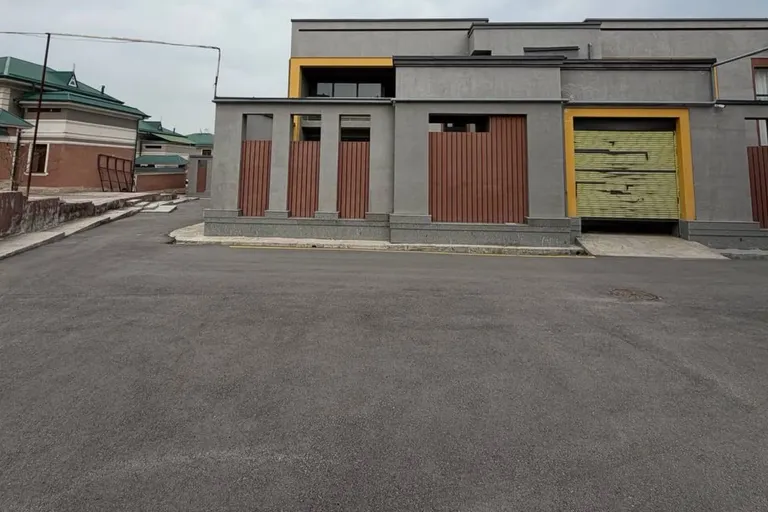 Сотувда уй, 3000 м², 3 қаватли, 3 сот.