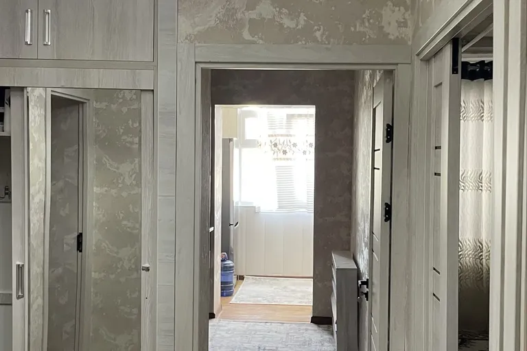 Сотувда 3 хонали квартира, 70 м²