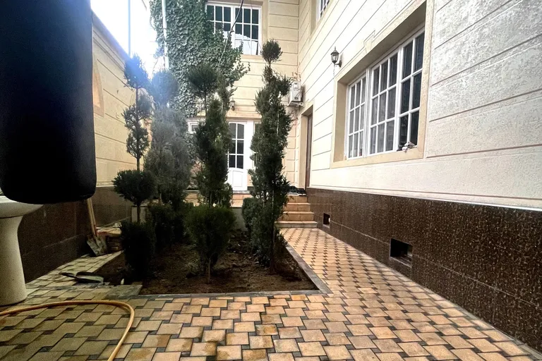 В продаже дом, 300 м², 2 этажа, 2 сот.
