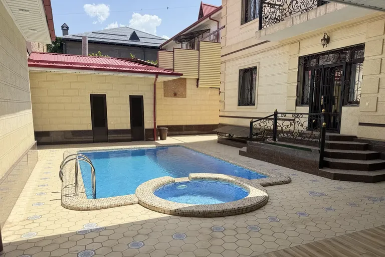 Сотувда уй, 250 м², 2 қаватли, 6 сот.