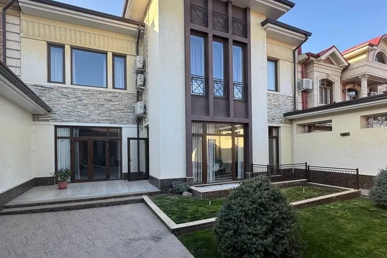 В продаже дом, 400 м², 2 этажа, 4 сот.