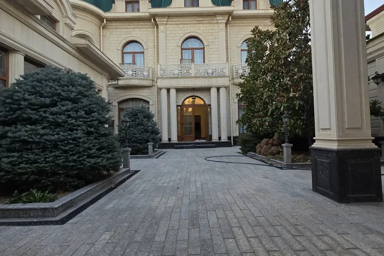 В продаже дом, 500 м², 3 этажа, 4,08 сот.