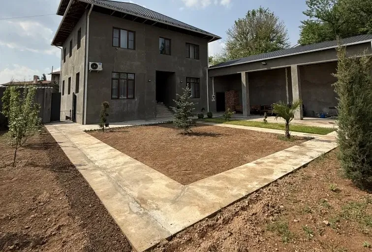 Сотувда уй, 435 м², 4 қаватли, 11 сот.