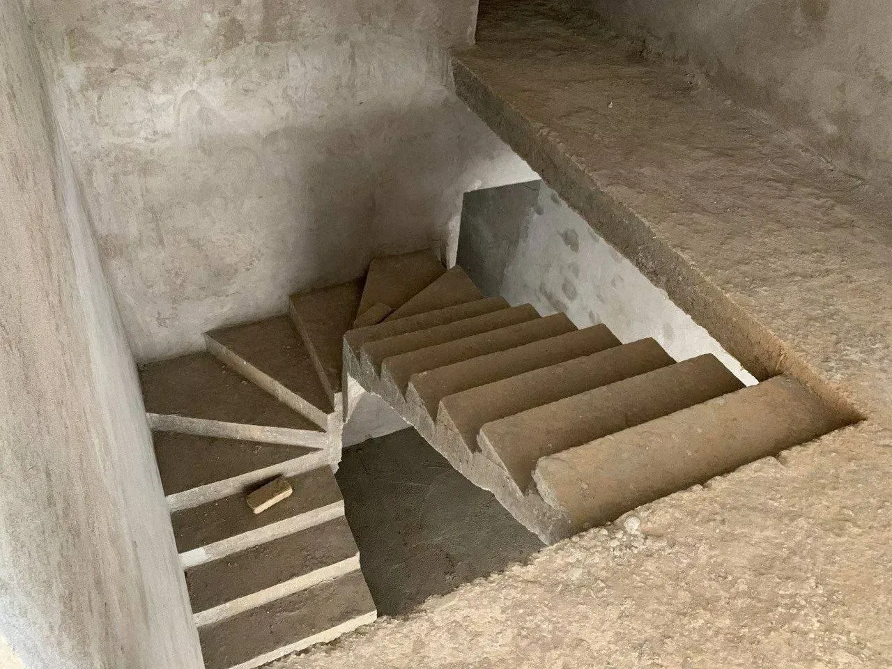 Сотувда уй, 250 м², 2 қаватли, 2,5 сот.