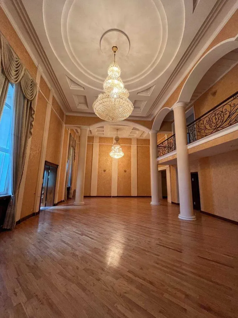 Сотувда уй, 880 м², 2 қаватли, 8,8 сот.