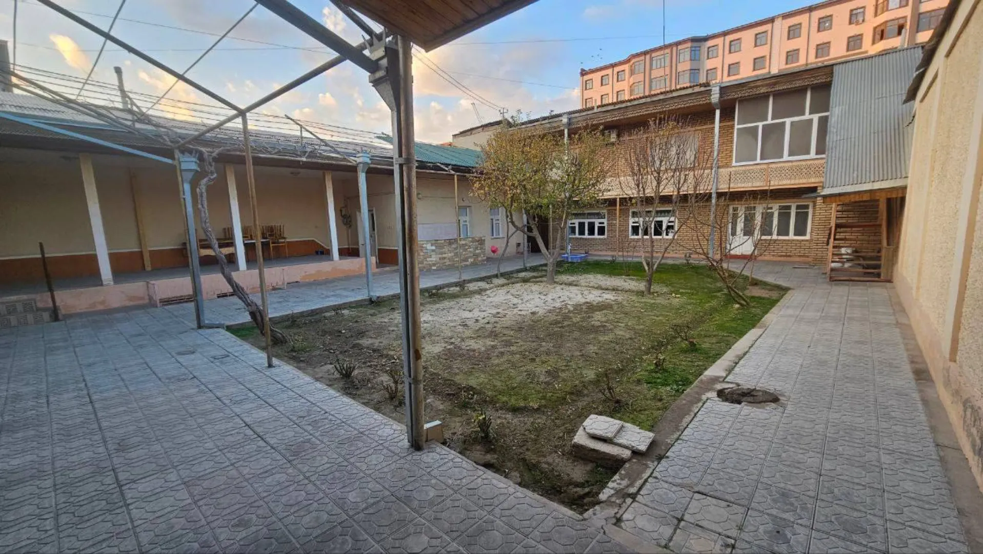 Сотувда уй, 300 м², 2 қаватли, 5 сот.