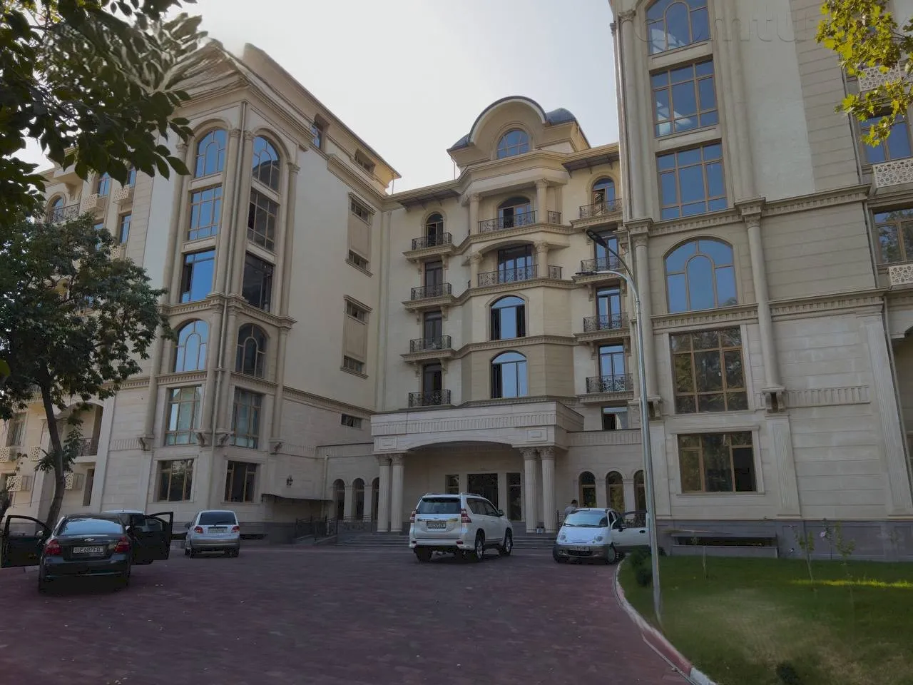 Grand Akkurgan Resident