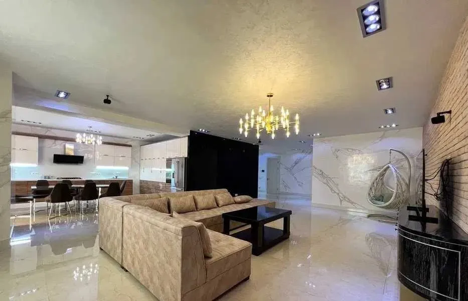 Сотувда 3 хонали квартира, 184 м²