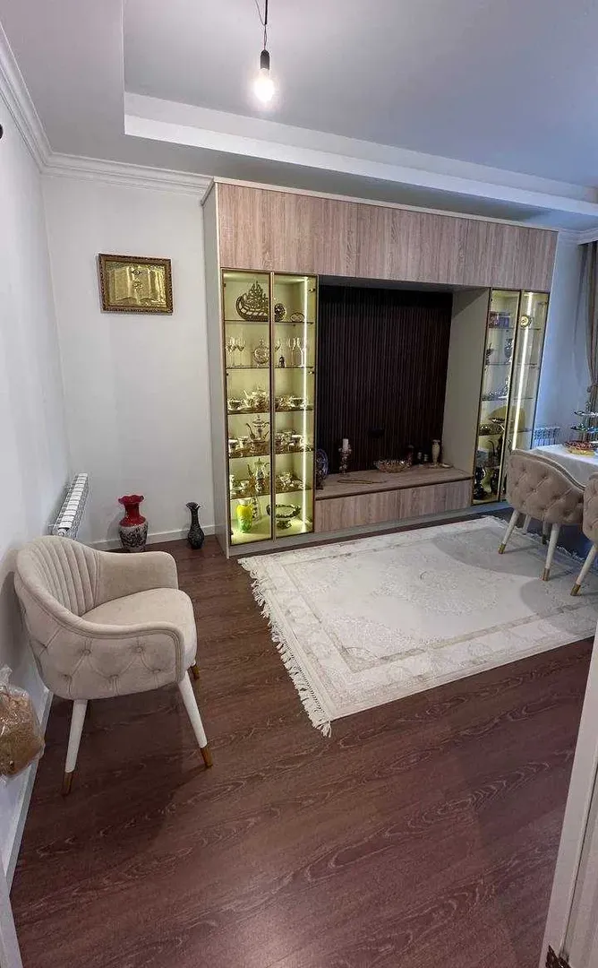 Сотувда 3 хонали квартира, 70 м²