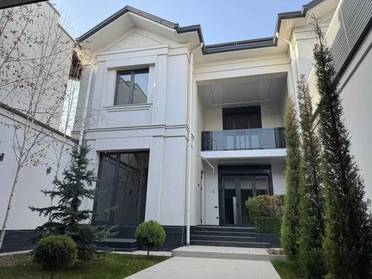 В продаже дом, 370 м², 2 этажа, 3,7 сот.