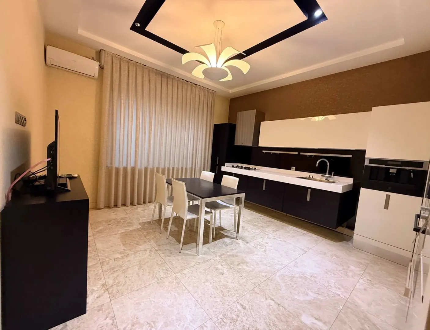 Сотувда 4 хонали квартира, 182 м²