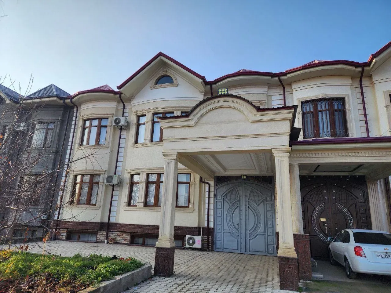 Сотувда уй, 230 м², 3 қаватли, 2,6 сот.