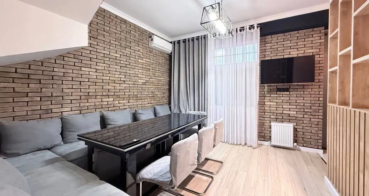 Сотувда 6+ хонали квартира, 140 м²